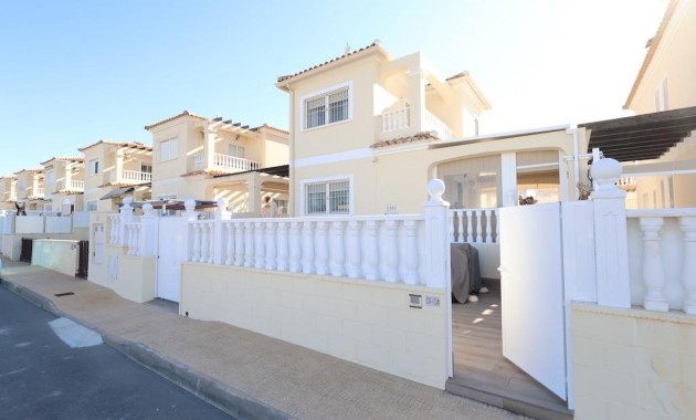 Sale - Villa -
Orihuela Costa - Lomas de Cabo Roig