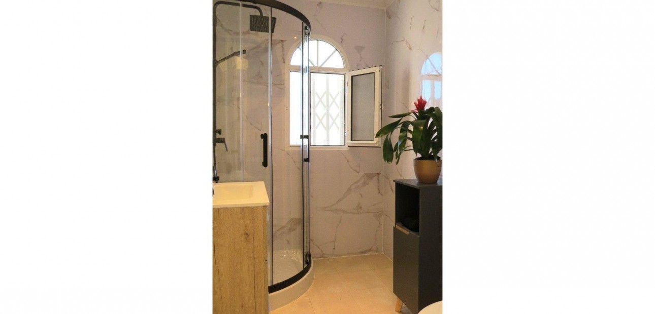 Herverkoop - Appartement / flat -
Orihuela Costa