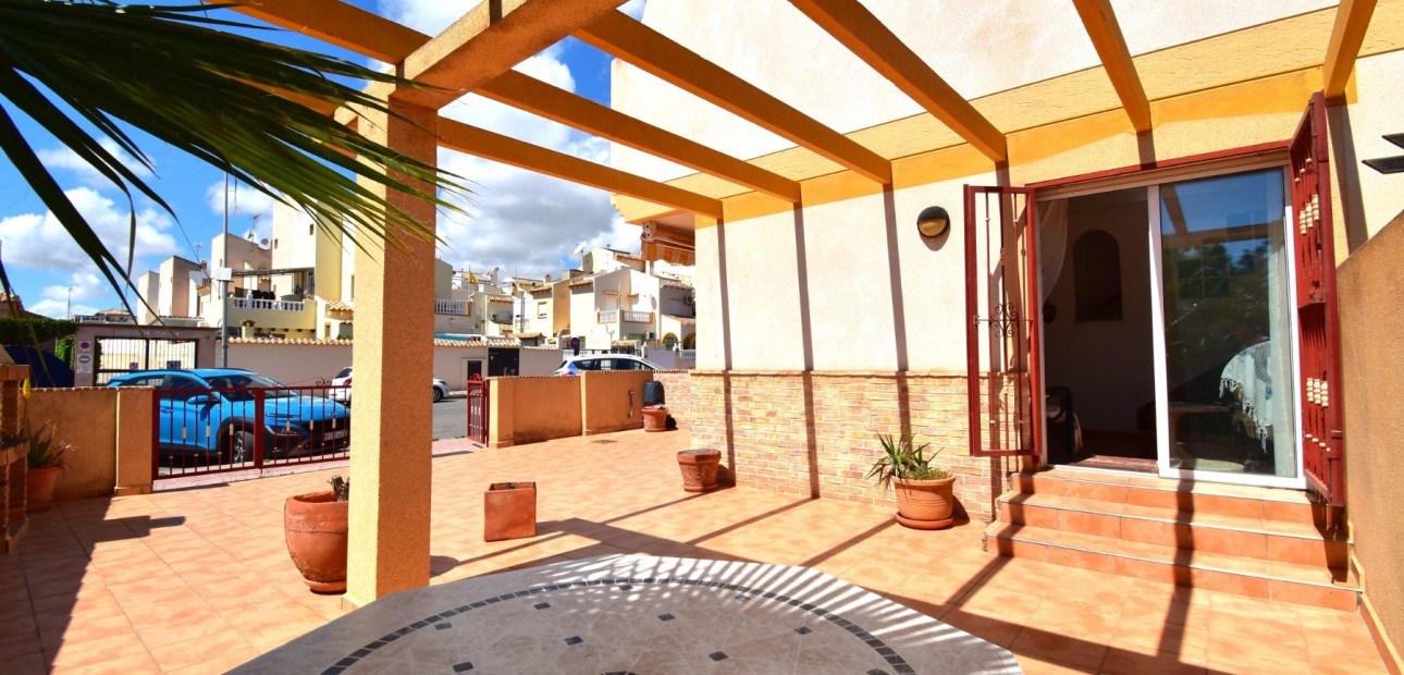 Herverkoop - Herenhuis -
Orihuela Costa - Playa Flamenca