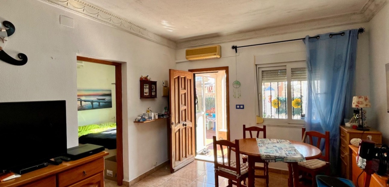 Herverkoop - House -
Torrevieja - Zona los Frutales