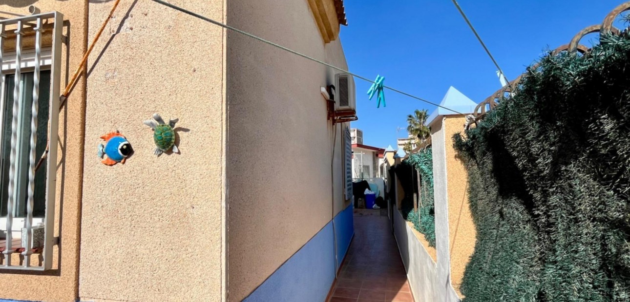 Herverkoop - House -
Torrevieja - Zona los Frutales