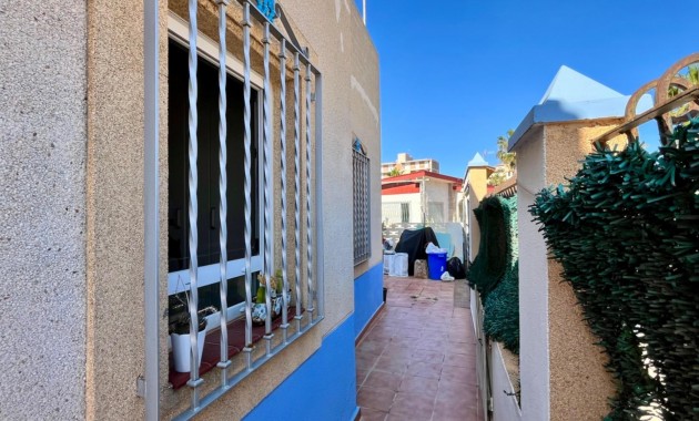 Herverkoop - House -
Torrevieja - Zona los Frutales