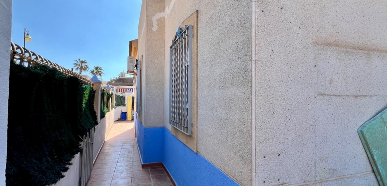 Herverkoop - House -
Torrevieja - Zona los Frutales