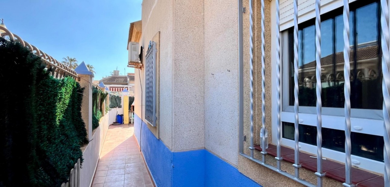 Herverkoop - House -
Torrevieja - Zona los Frutales