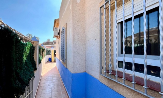 Herverkoop - House -
Torrevieja - Zona los Frutales