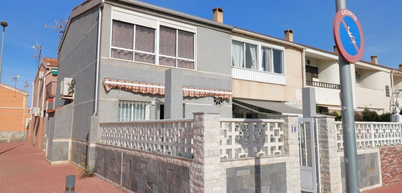 Venta - Terraced house -
Torrevieja - Acequion