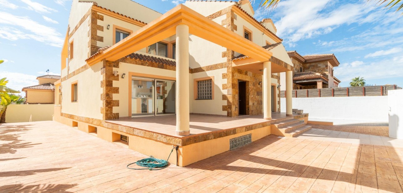 Venta - Villa -
Torrevieja - Aguas nuevas 2
