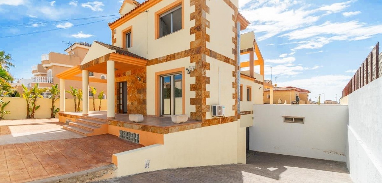 Venta - Villa -
Torrevieja - Aguas nuevas 2