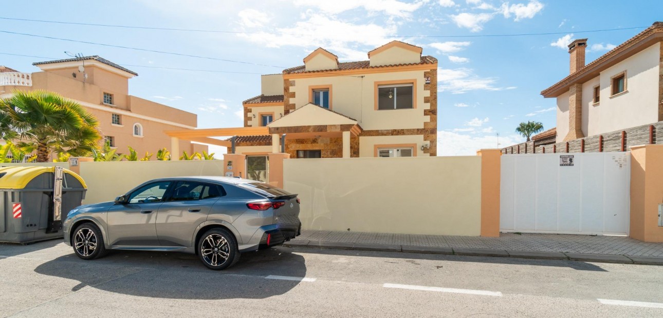 Venta - Villa -
Torrevieja - Aguas nuevas 2