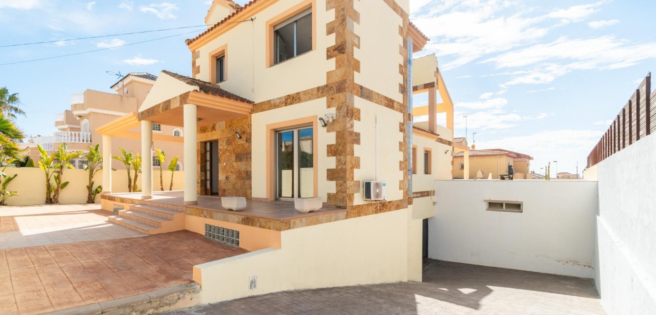 Venta - Villa -
Torrevieja - Aguas nuevas 2