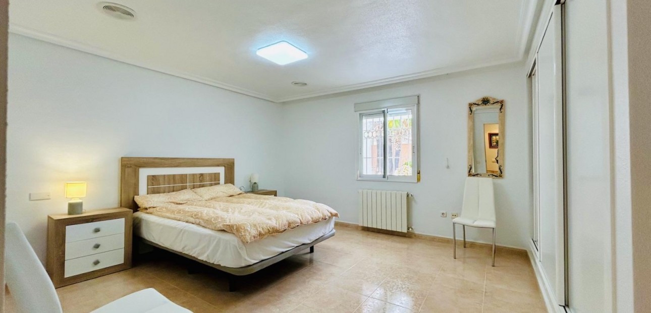 Herverkoop - Villa -
Benferri - Comunidad valenciana
