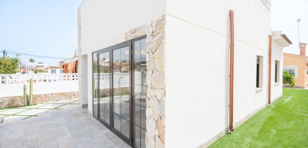 Venta - Villa -
Orihuela Costa - Punta Prima