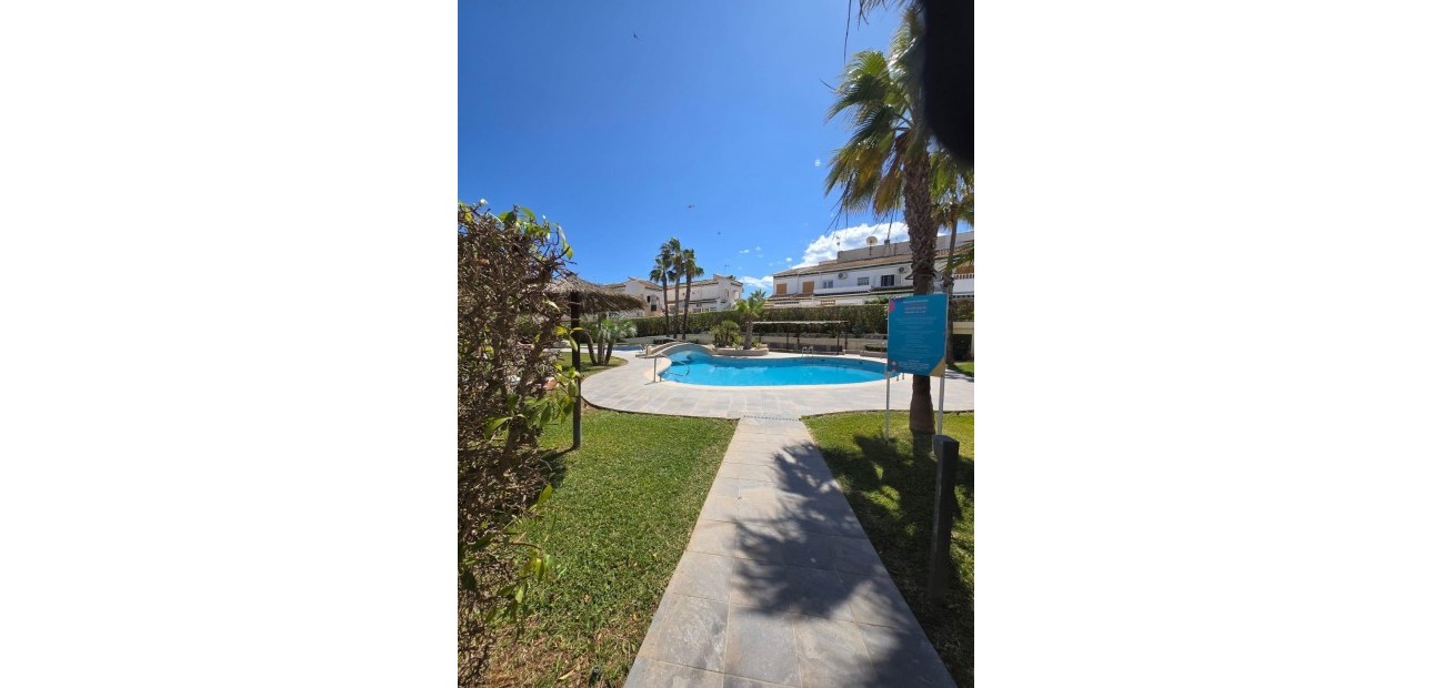 Herverkoop - Terraced house -
Torrevieja - Torreblanca