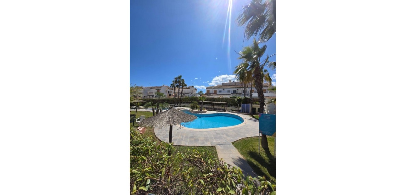 Herverkoop - Terraced house -
Torrevieja - Torreblanca