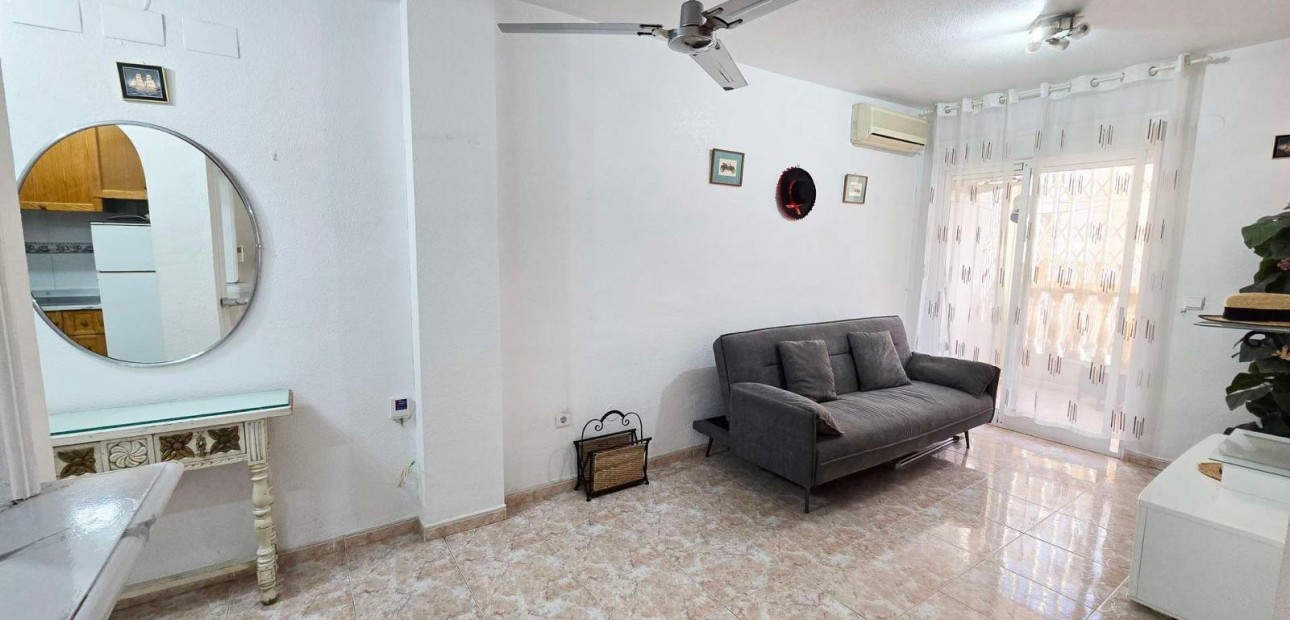 Venta - Apartamento / piso -
Torrevieja - Estacion de autobuses