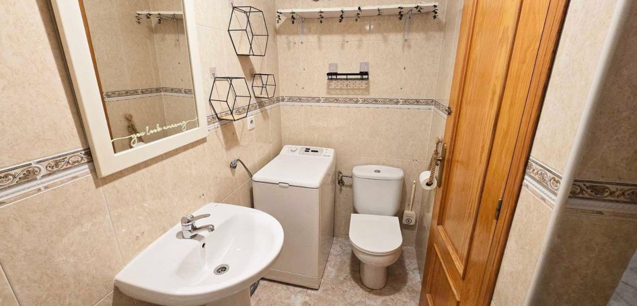 Venta - Apartamento / piso -
Torrevieja - Estacion de autobuses