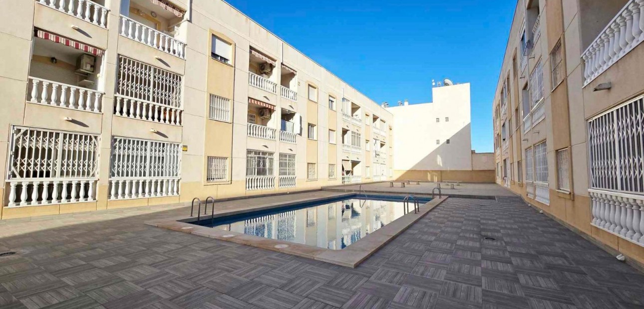 Venta - Apartamento / piso -
Torrevieja - Estacion de autobuses