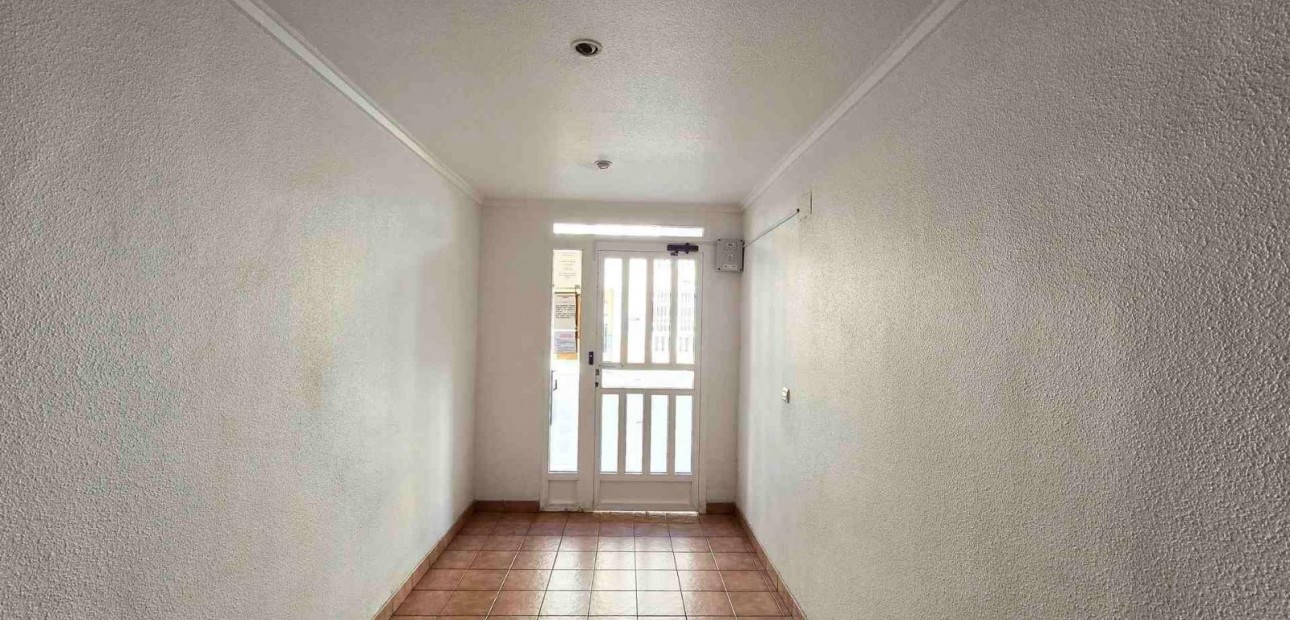 Venta - Apartamento / piso -
Torrevieja - Estacion de autobuses