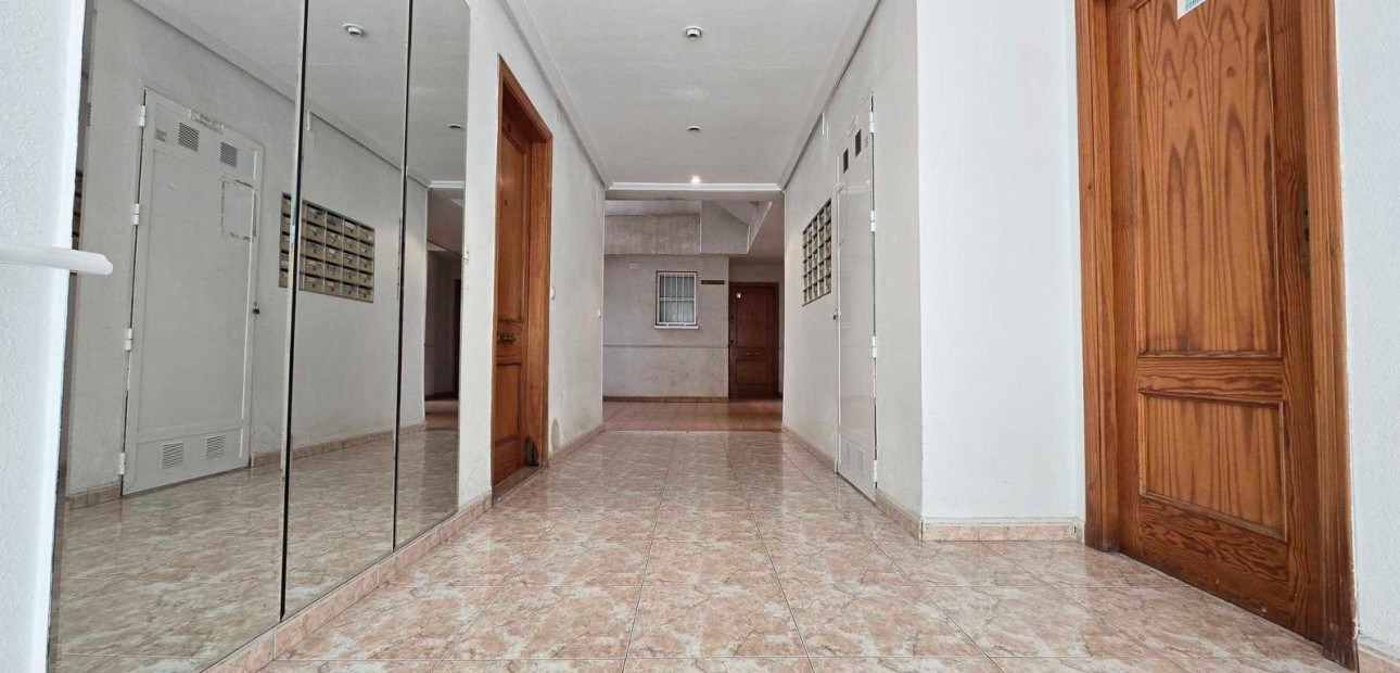 Venta - Apartamento / piso -
Torrevieja - Estacion de autobuses