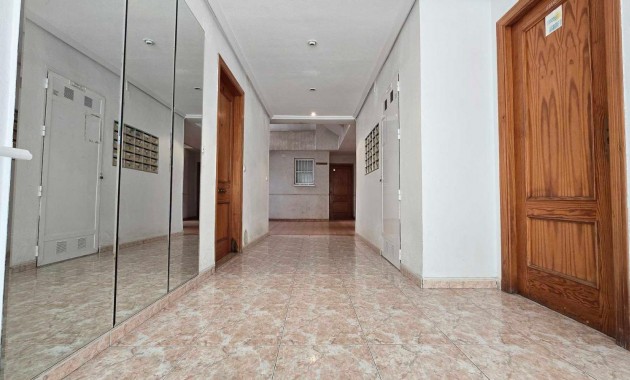 Venta - Apartamento / piso -
Torrevieja - Estacion de autobuses