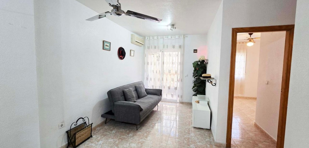 Venta - Apartamento / piso -
Torrevieja - Estacion de autobuses