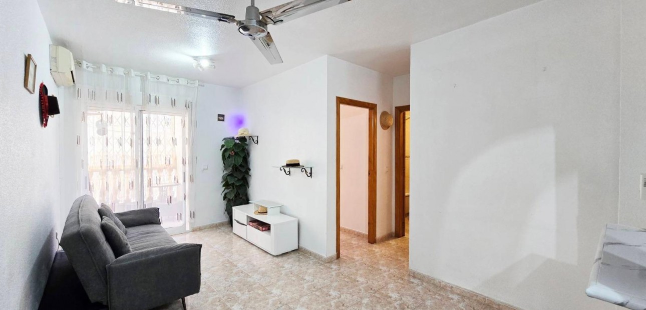 Venta - Apartamento / piso -
Torrevieja - Estacion de autobuses