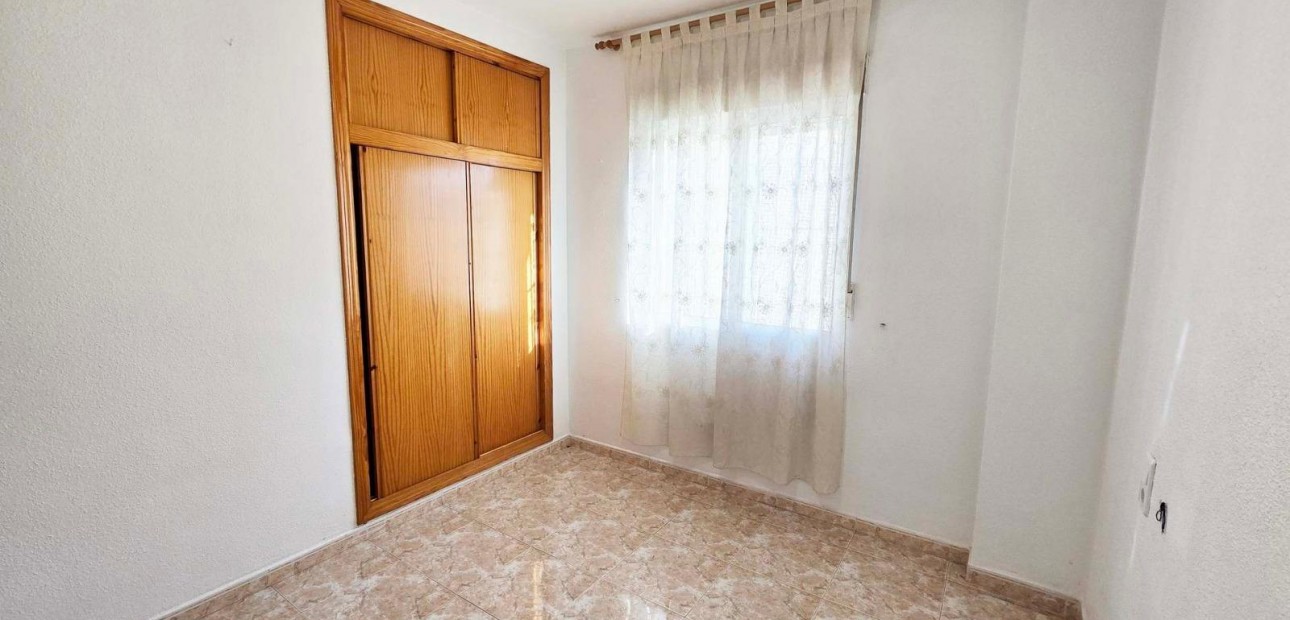 Venta - Apartamento / piso -
Torrevieja - Estacion de autobuses