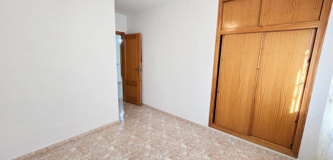Venta - Apartamento / piso -
Torrevieja - Estacion de autobuses
