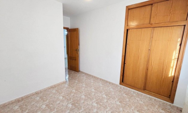 Venta - Apartamento / piso -
Torrevieja - Estacion de autobuses