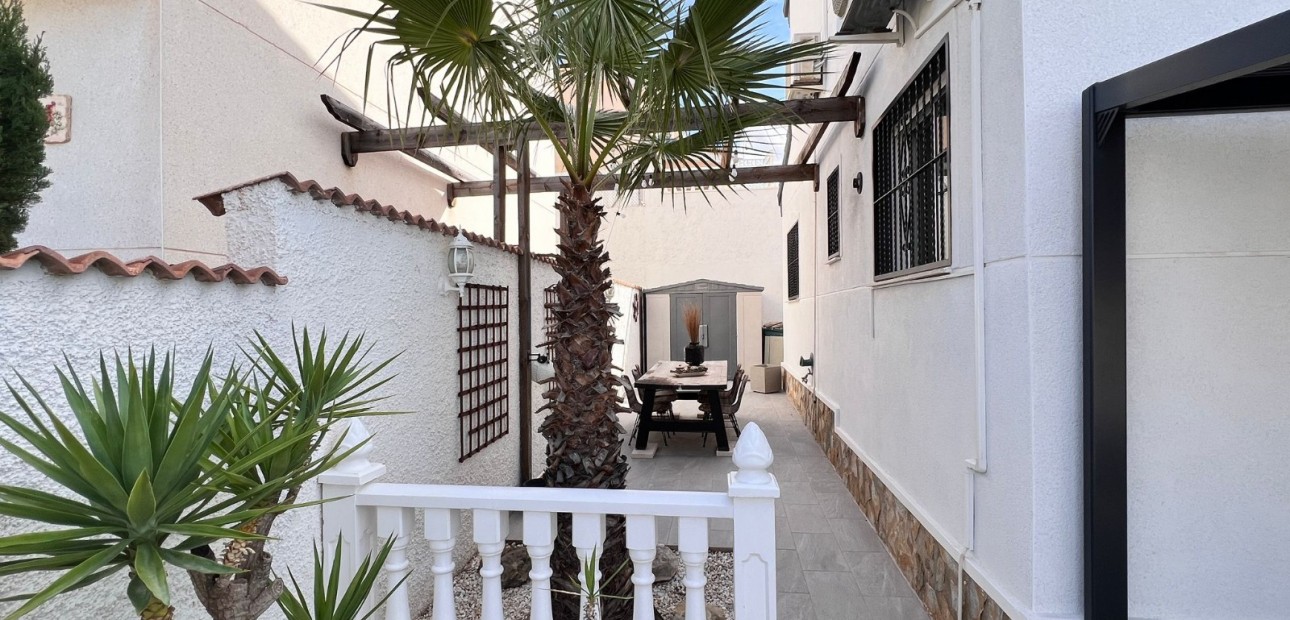 Sale - Detached Villa -
Benijofar