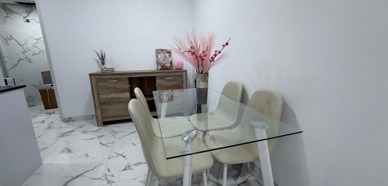 Herverkoop - Appartement / flat -
Torrevieja - Centro
