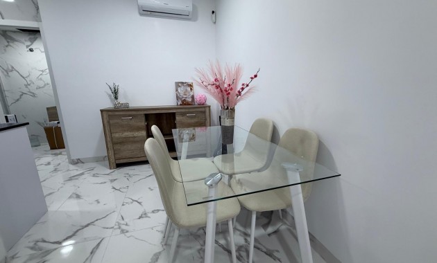 Herverkoop - Appartement / flat -
Torrevieja - Centro
