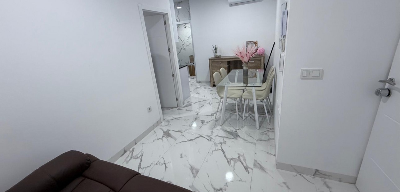 Herverkoop - Appartement / flat -
Torrevieja - Centro