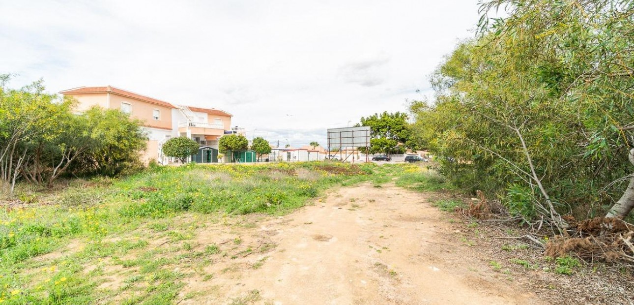 Herverkoop - Perceel / Grond -
Torrevieja - Los balcones