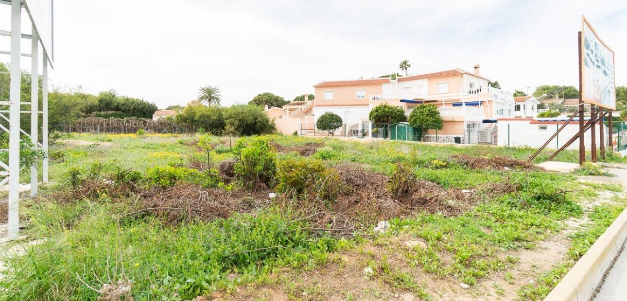 Herverkoop - Perceel / Grond -
Torrevieja - Los balcones