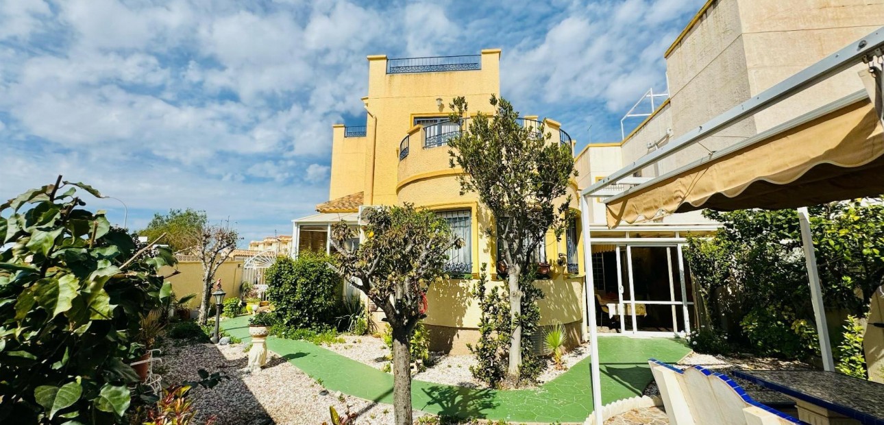 Sale - Villa -
Orihuela Costa - La Florida