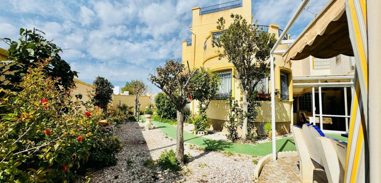 Sale - Villa -
Orihuela Costa - La Florida