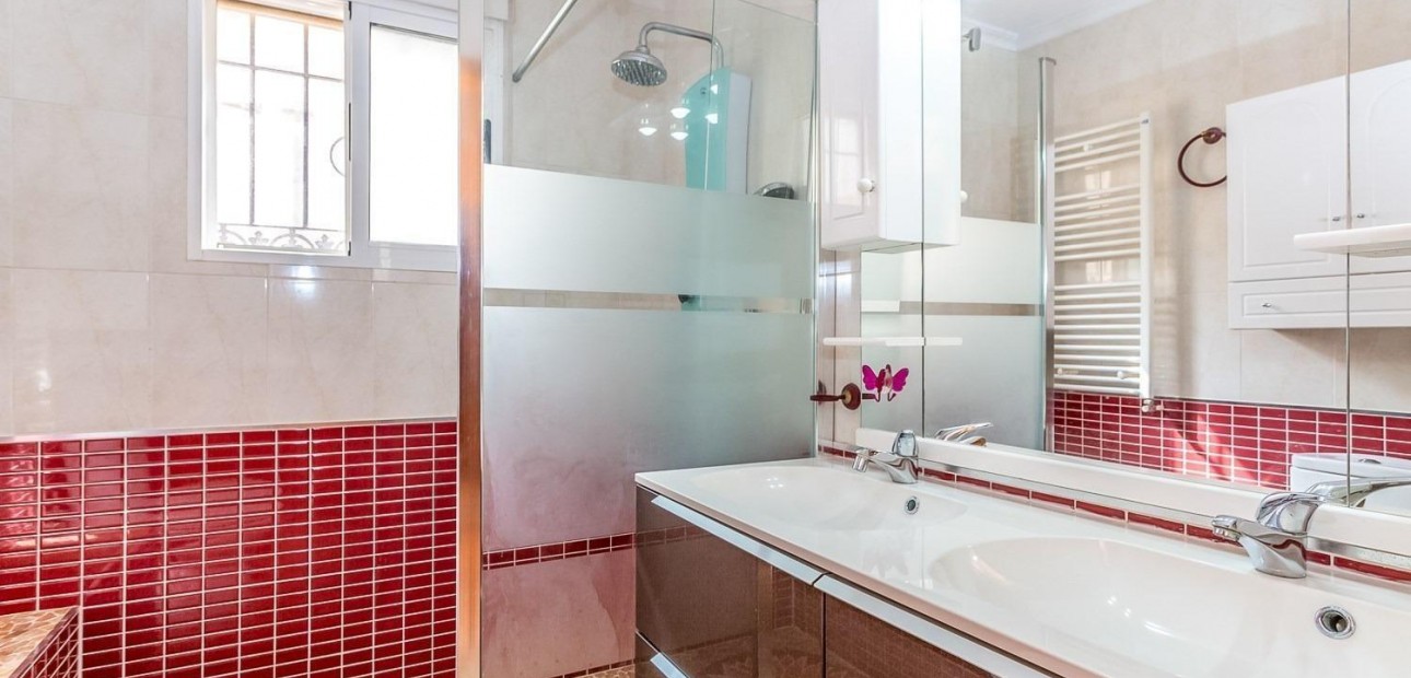 Sale - Villa -
Orihuela Costa - La Florida