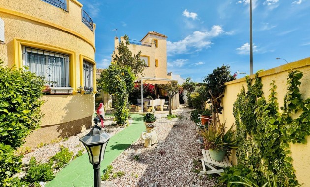 Sale - Villa -
Orihuela Costa - La Florida