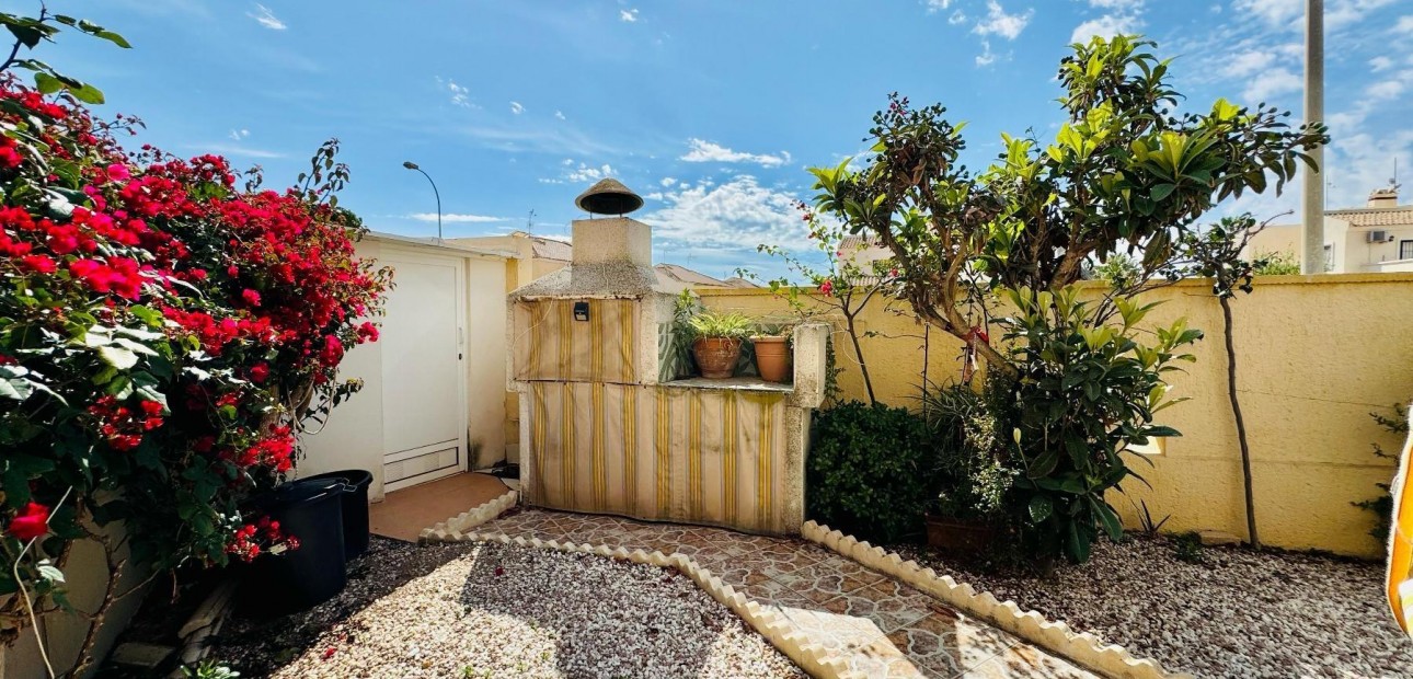 Sale - Villa -
Orihuela Costa - La Florida