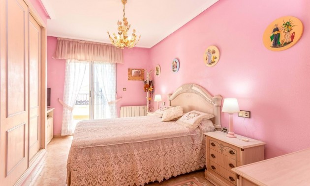Sale - Villa -
Orihuela Costa - La Florida