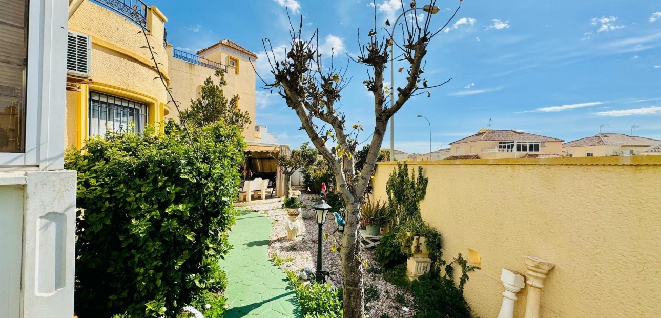 Sale - Villa -
Orihuela Costa - La Florida