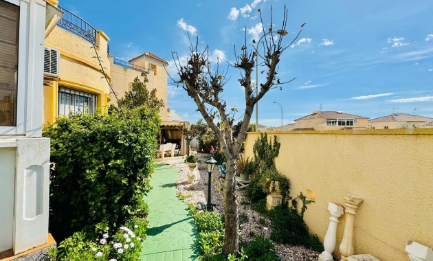 Sale - Villa -
Orihuela Costa - La Florida