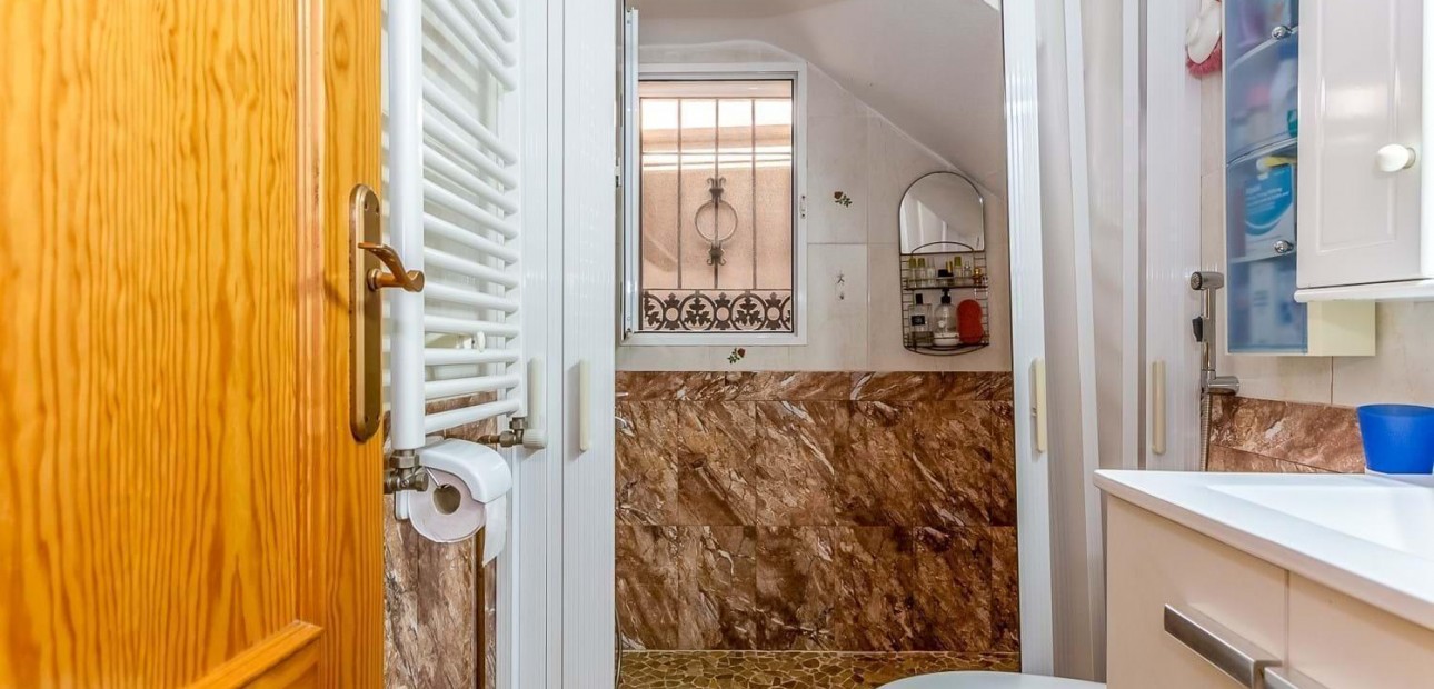 Sale - Villa -
Orihuela Costa - La Florida