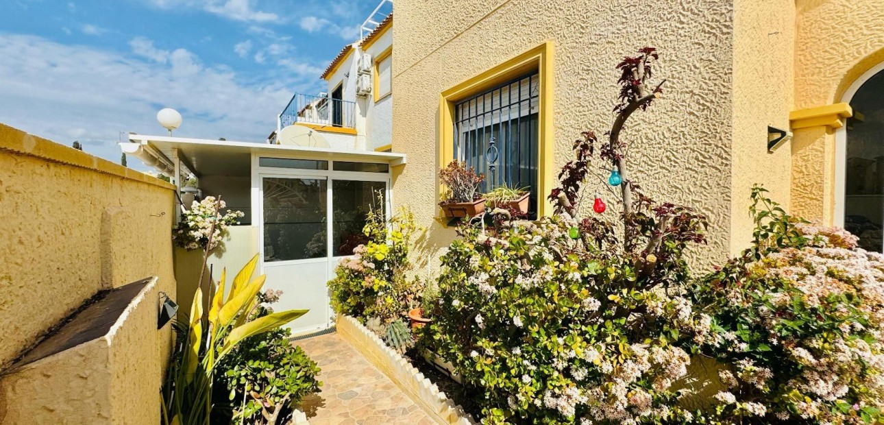 Sale - Villa -
Orihuela Costa - La Florida