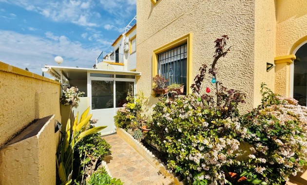 Sale - Villa -
Orihuela Costa - La Florida