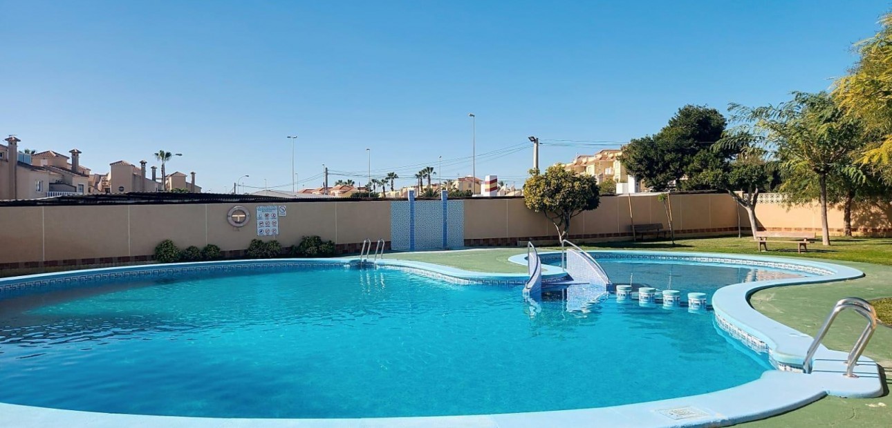 Sale - Villa -
Orihuela Costa - La Florida