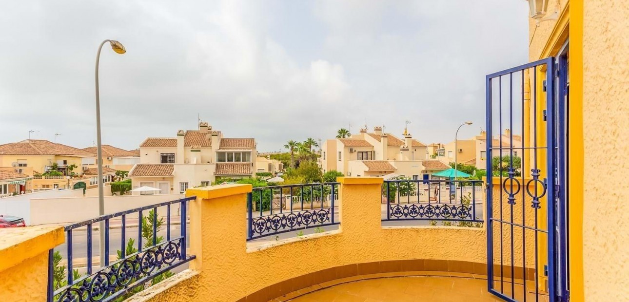 Sale - Villa -
Orihuela Costa - La Florida