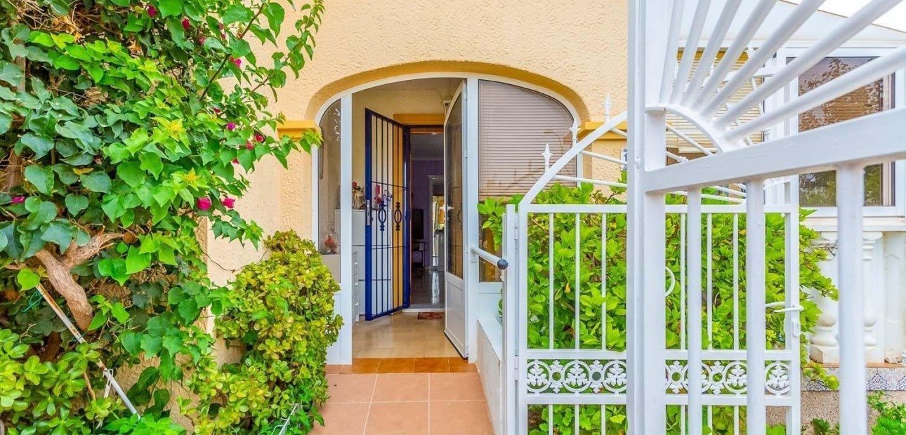 Sale - Villa -
Orihuela Costa - La Florida