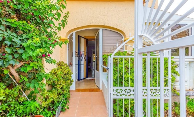 Sale - Villa -
Orihuela Costa - La Florida